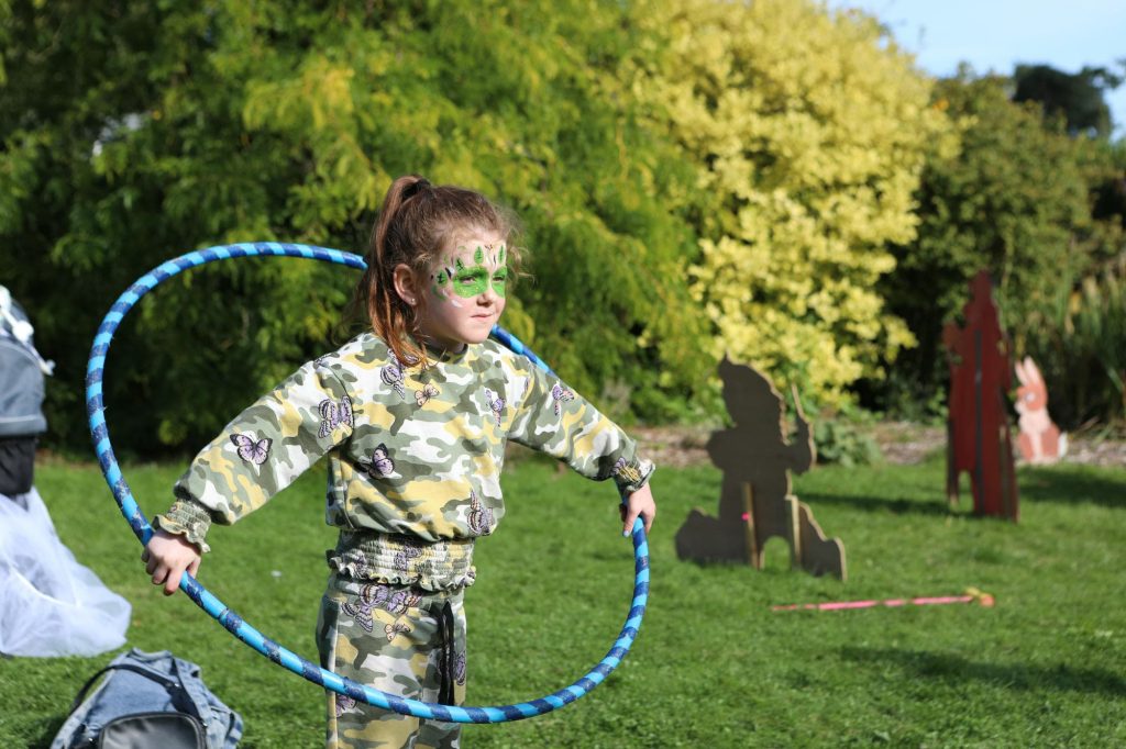 Bucky's Circus - Circus skills with kid